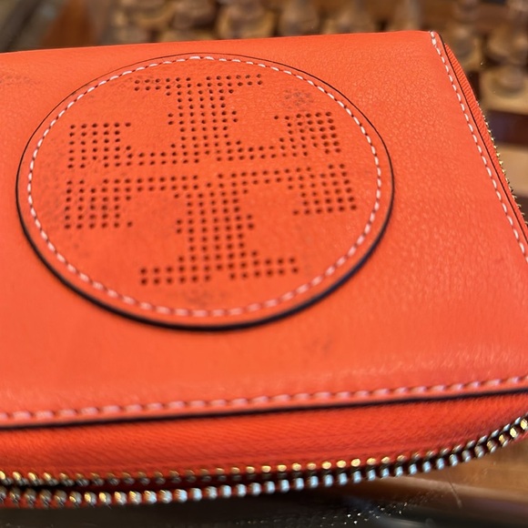 TORY BURCH SPICED ORANGE PERFORATED LOGO NED ZIP WALLET 5 X 4.5” GUC - Picture 9 of 9